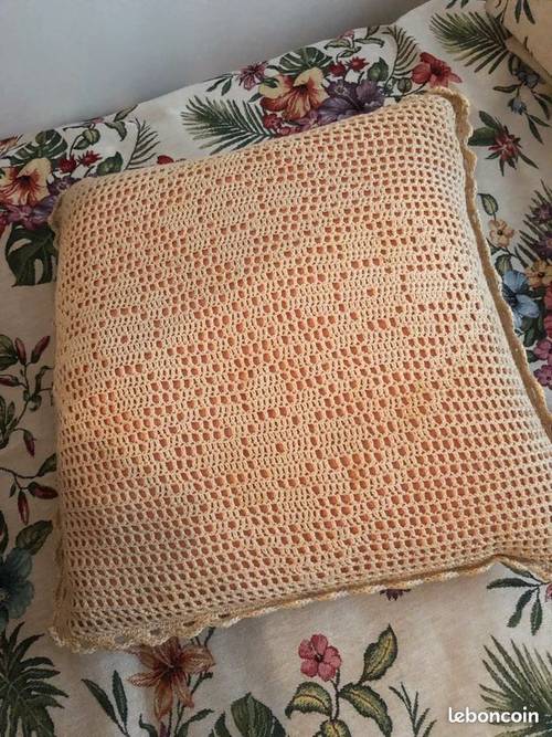 Taie d’oreiller au crochet et oreiller