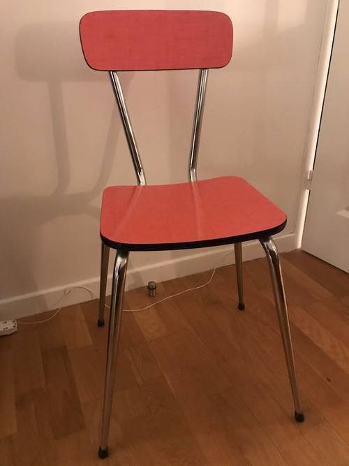 Chaise en formica rouge vintage