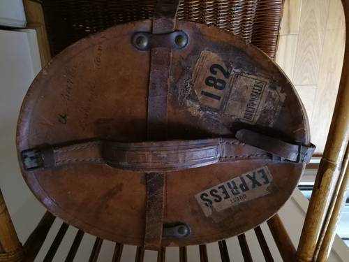 Vends étui à chapeau de voyage en cuir fin XIXème