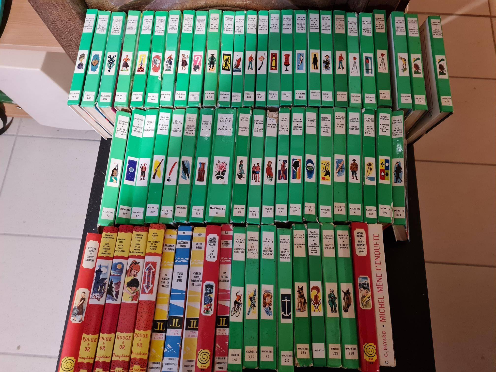 Vends livres bibliothèque verte et rouge et or