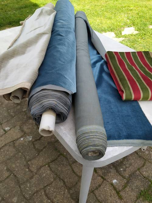 Rouleaux de tissus velours