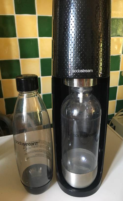 Appareil SODASTREAM (Machine à eau gazeuse et soda)