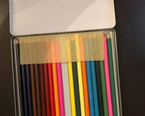 Boites de 20 crayons et 14 feutres de couleur pour enfants, état neuf