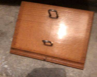 Socle en bois pour bloc éphéméride et fiches de protection enfants