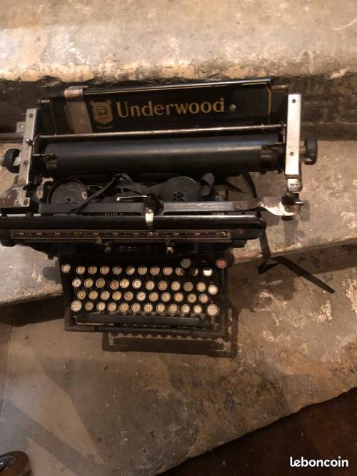 Machine à écrire Vintage Underwood de couleur noire