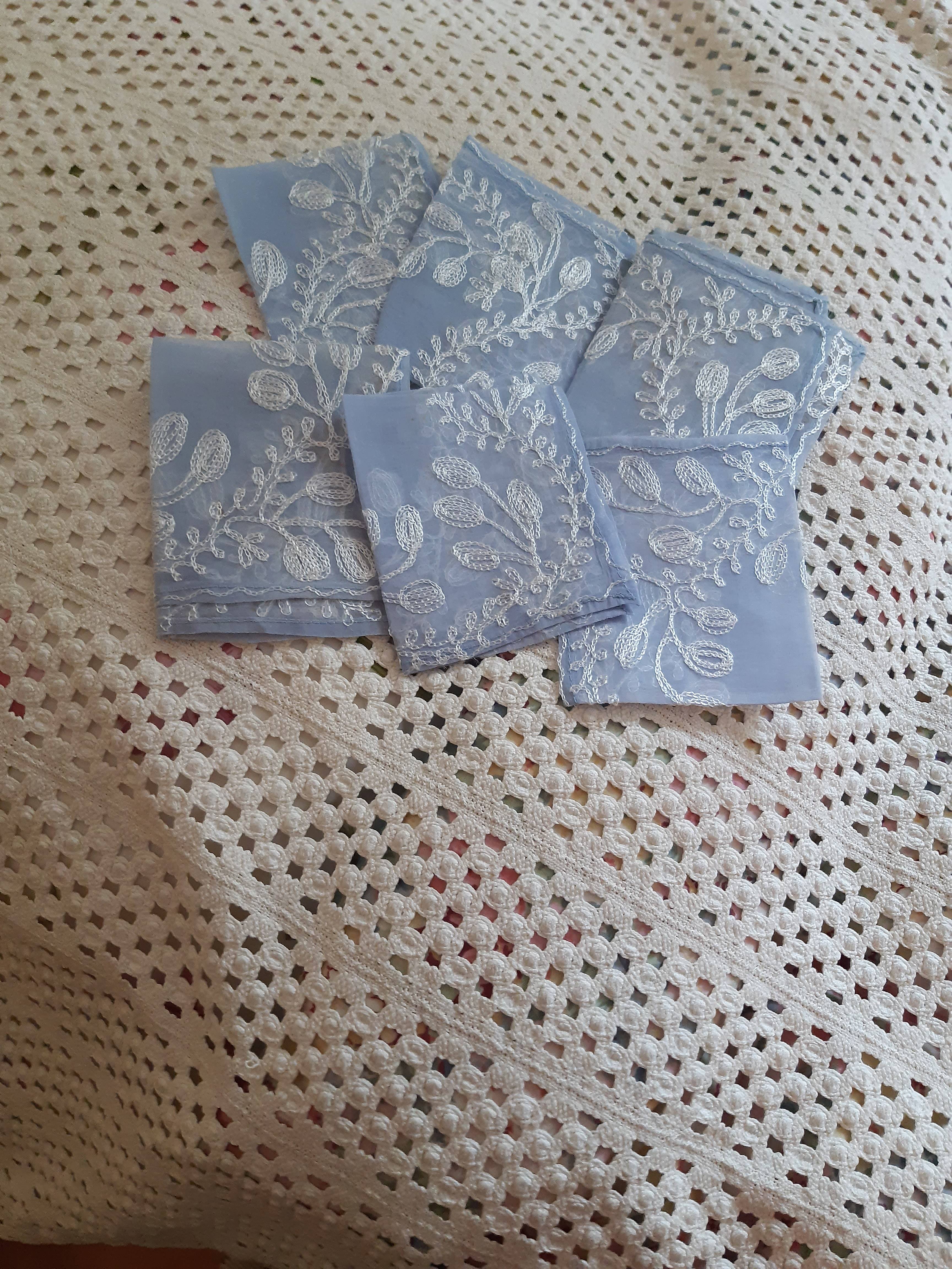 Nappe à thé brodée