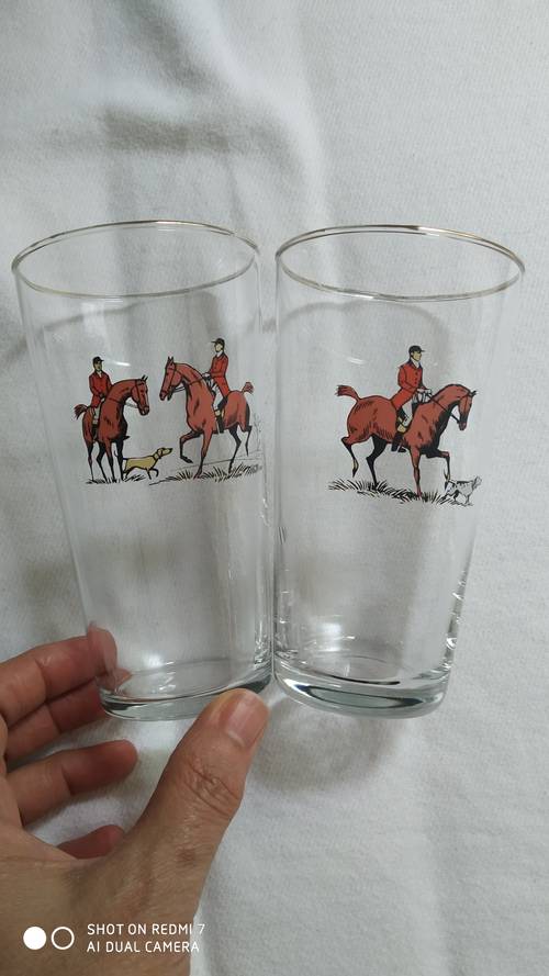 2 verres originaux avec scènes de chasse à courre