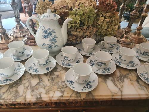 Service de 12 tasses, sous-tasses et cafetière, Limoges de Bernardaud