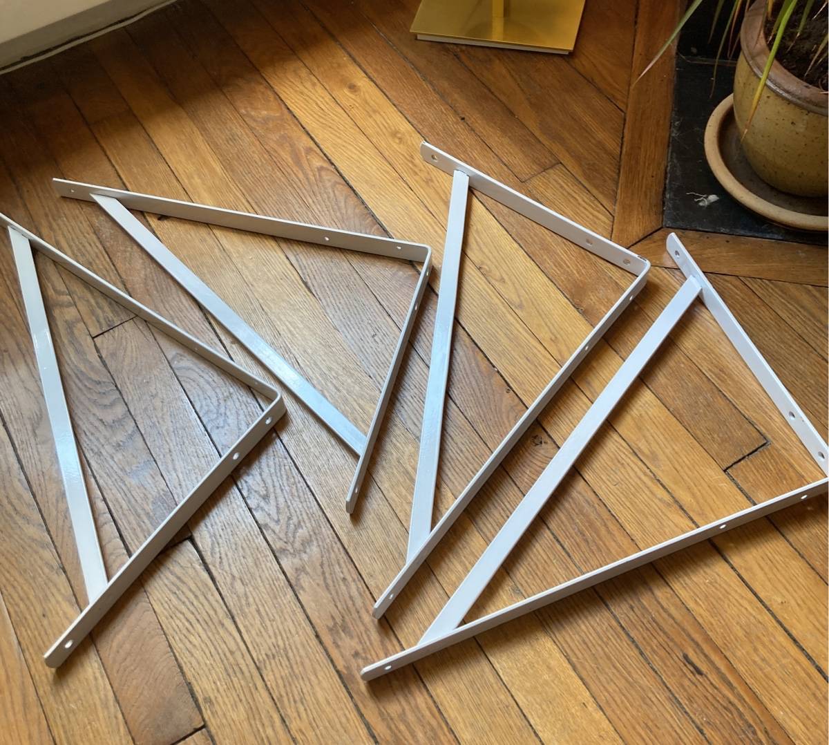 Vends 4 équerres d’étagère