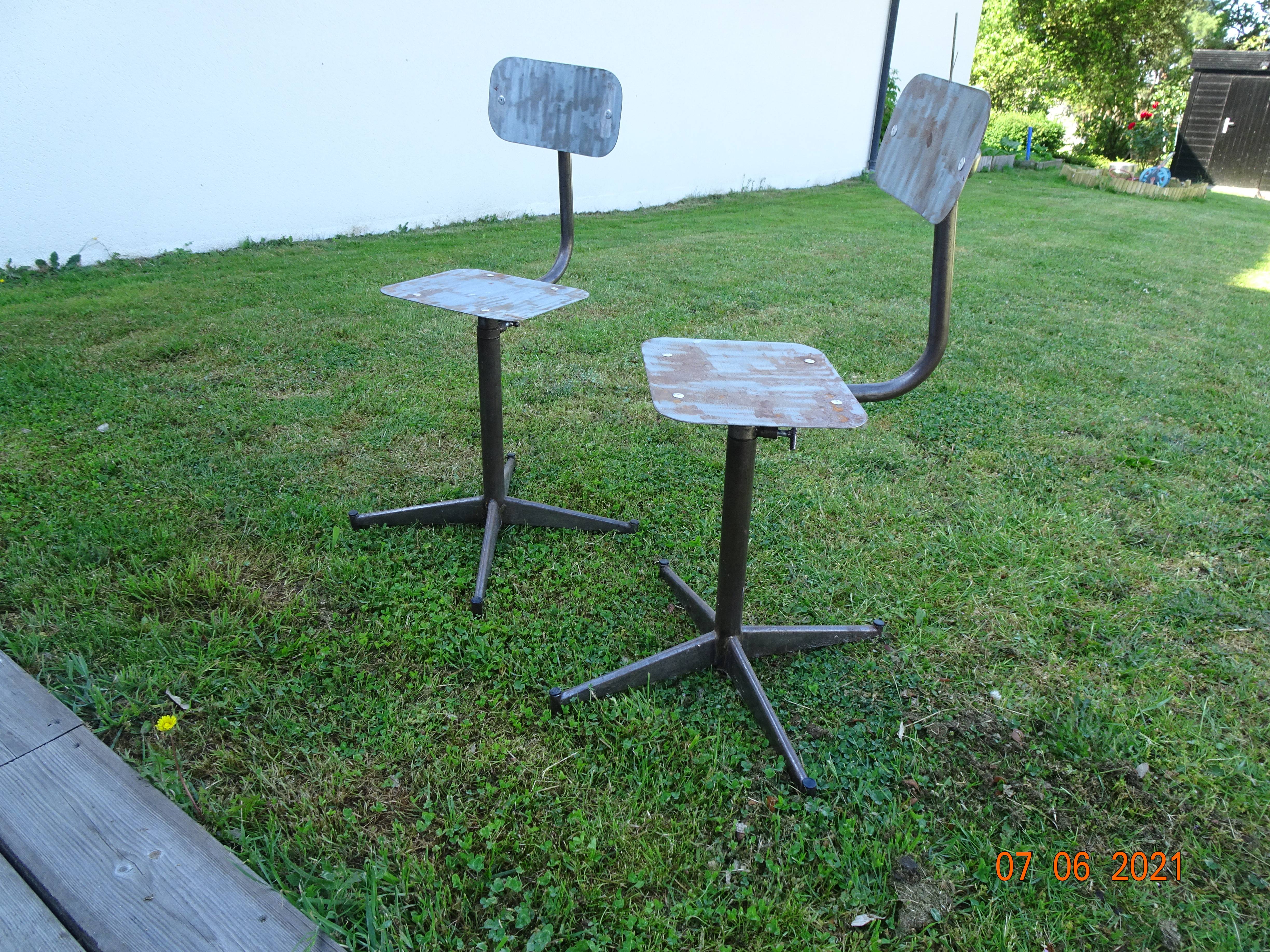 Chaises métal type industriel