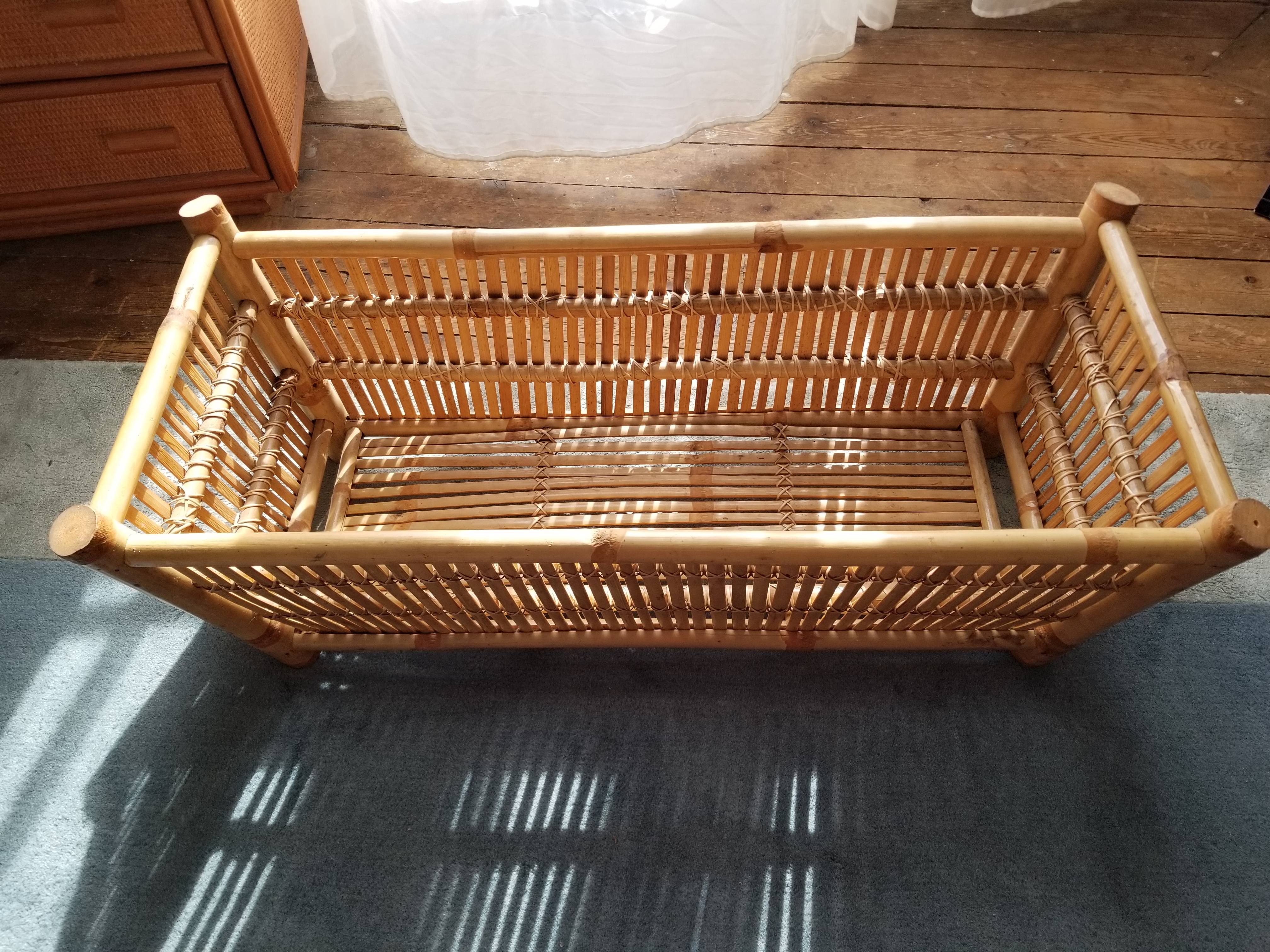 Grande jardinière en rotin
