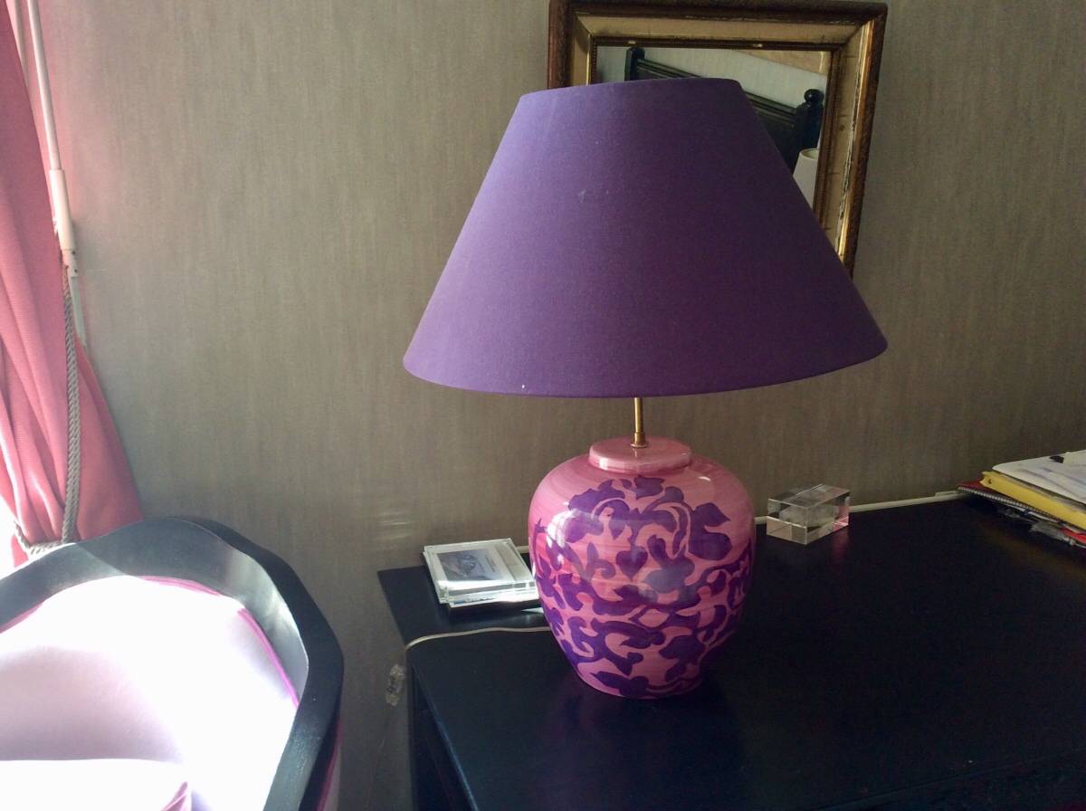 Vends belle lampe en porcelaine peinte à la main