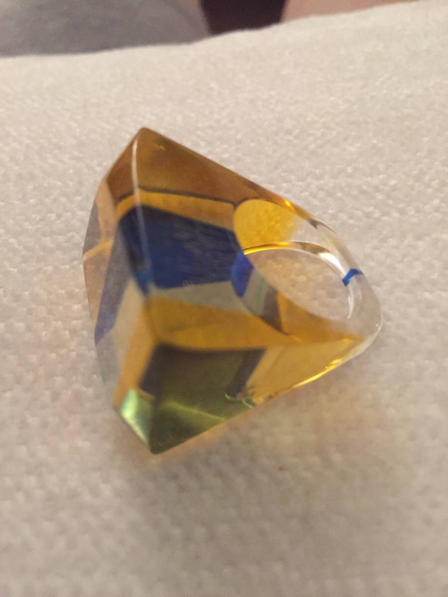 Vends bague vintage plastique ou plexi