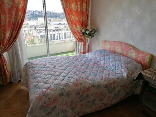 Lit + sommier 140x190cm + rideaux