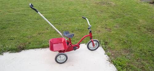 Vends tricycle enfant en métal avec benne Berchet - très bon état