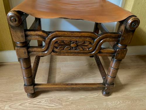 Vends 4 chaises anciennes en chêne et cuir époque Napoléon III style Henri II-IV