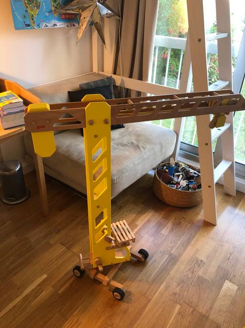 Grande grue en bois