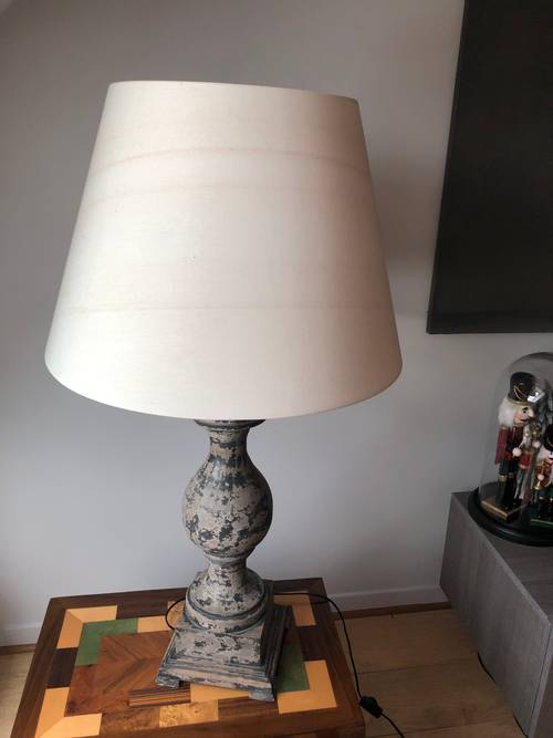 Lampe de salon pied en bois vieilli - Gris avec abat-jour