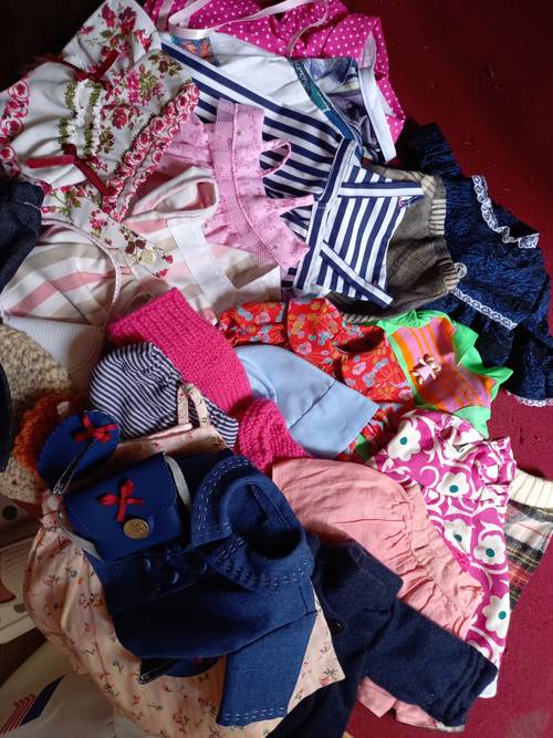 Vends vêtements de poupée