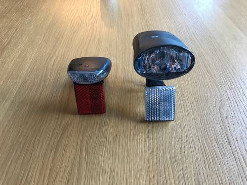 Donne deux kits de lampes de vélo avant et arrière