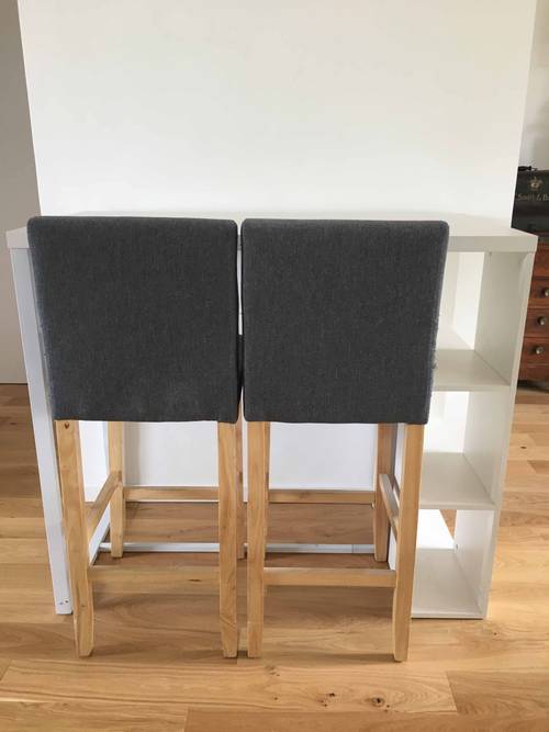 Vends table haute de cuisine avec un lot de 4 chaises hautes