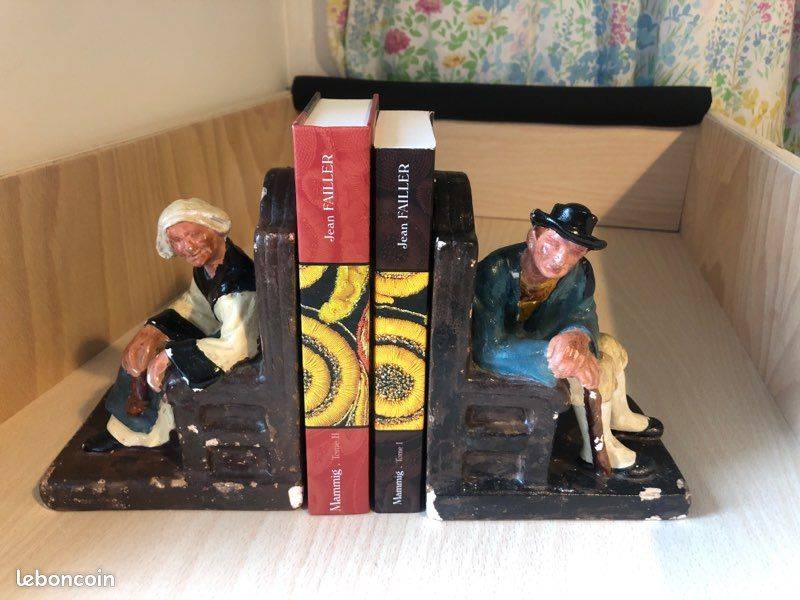Vends serre-livres couple de bretons en plâtre signé Kergoz