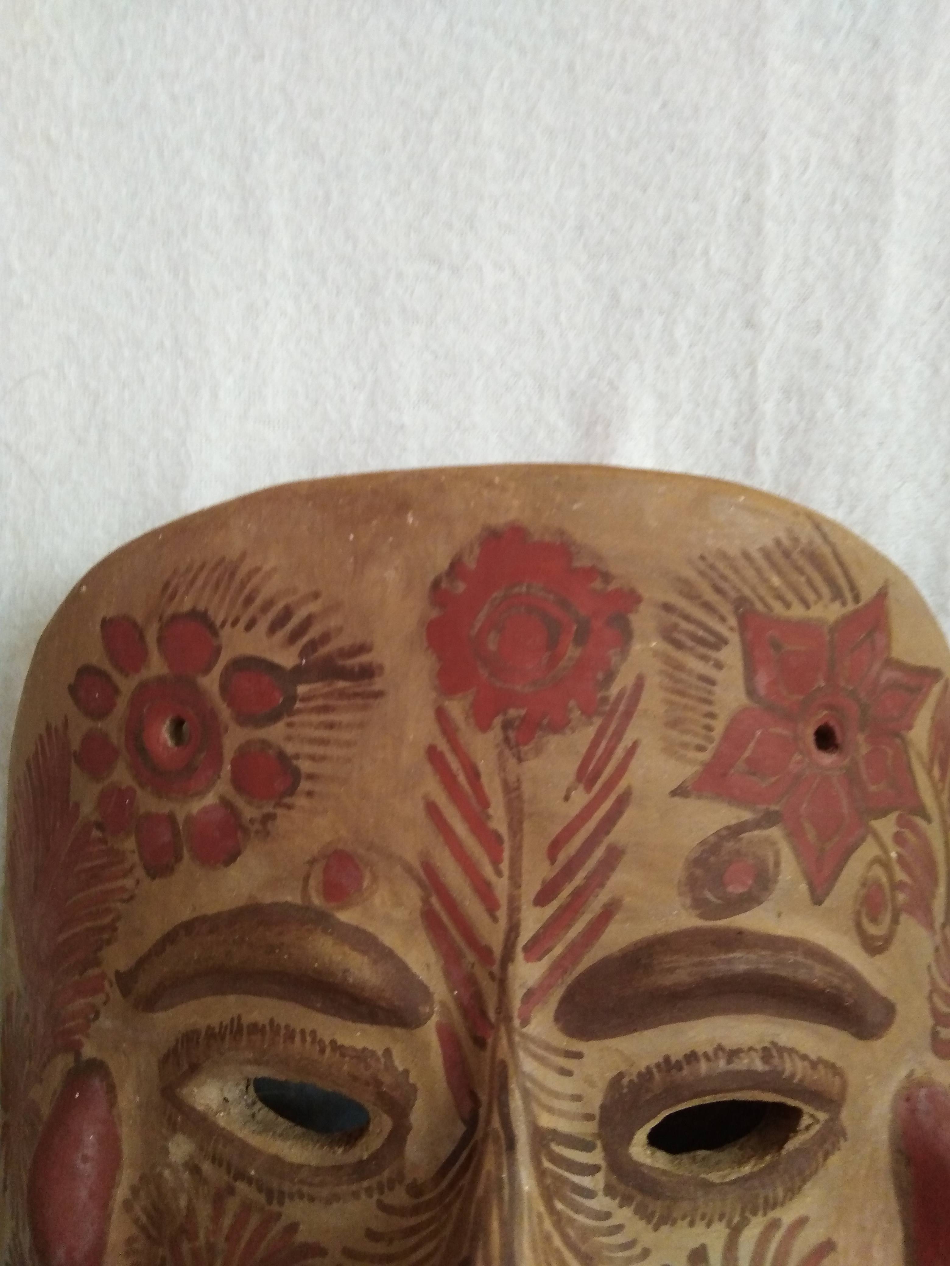 Masque en terre cuite