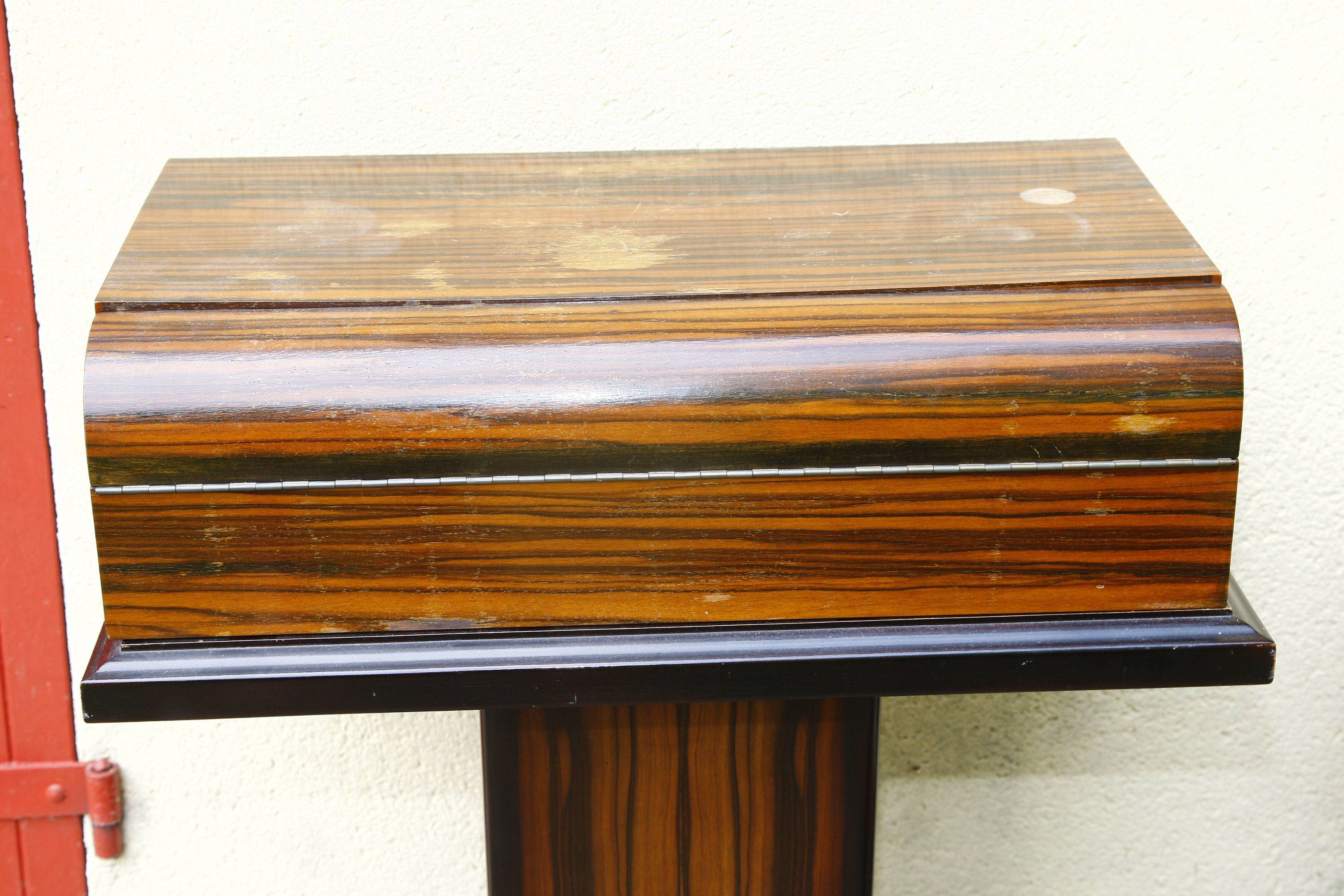 Vends meuble tourne-disque sur pied en bois macassar vintage