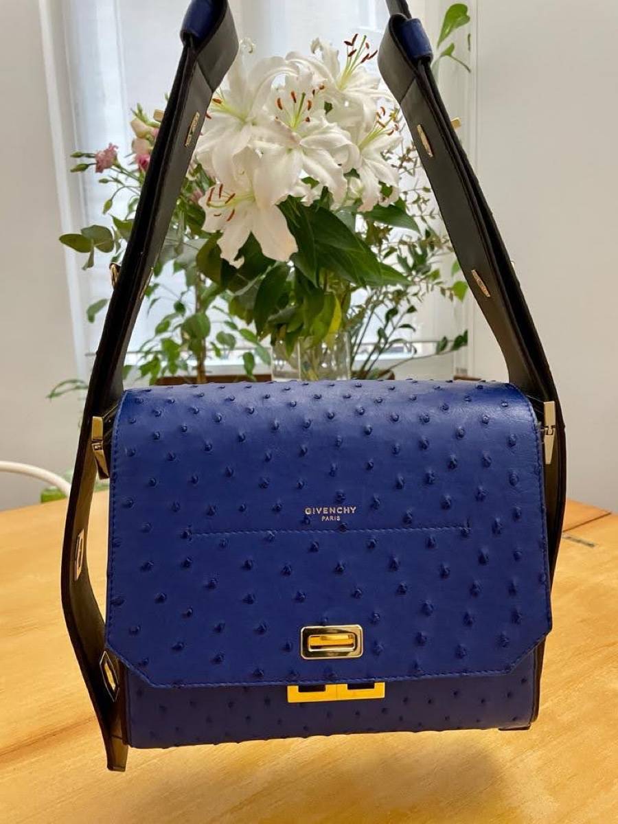 Vends sac Eden Givenchy en cuir d’autruche bleu