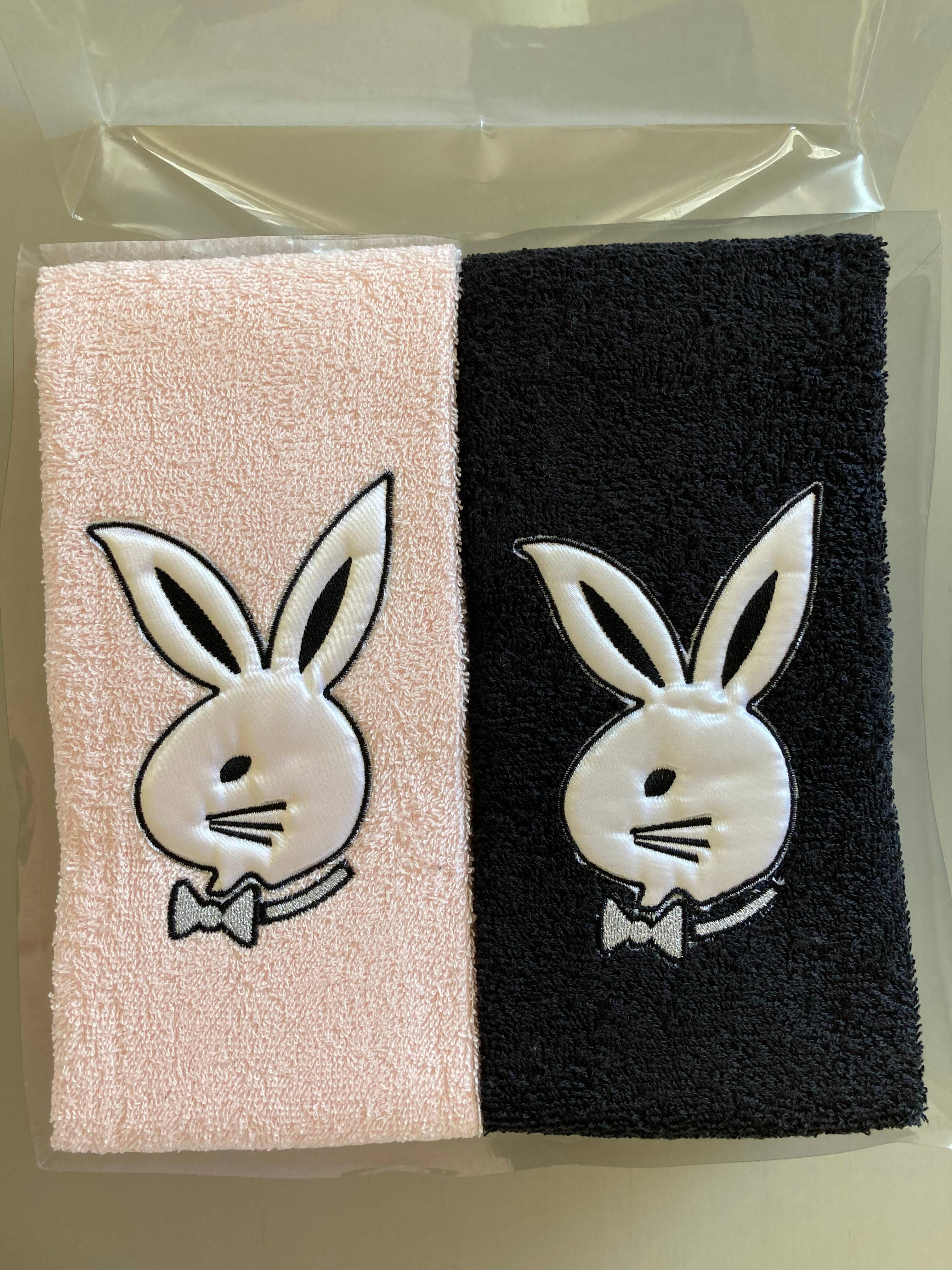 Vends set de 4 serviettes bain neuves dans leur emballage d’origine