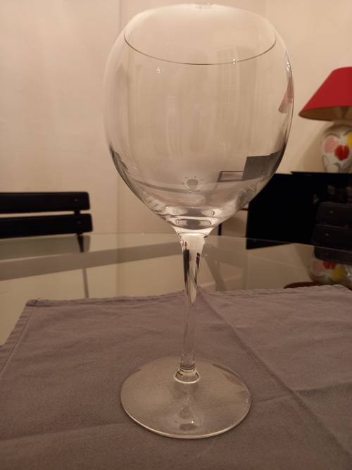 24 verres et 1 carafe à décanter Alessi (12 à vin rouge et 12 à vin blanc)