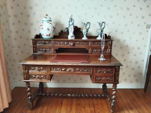 Vends bureau ancien avec pieds torsadés