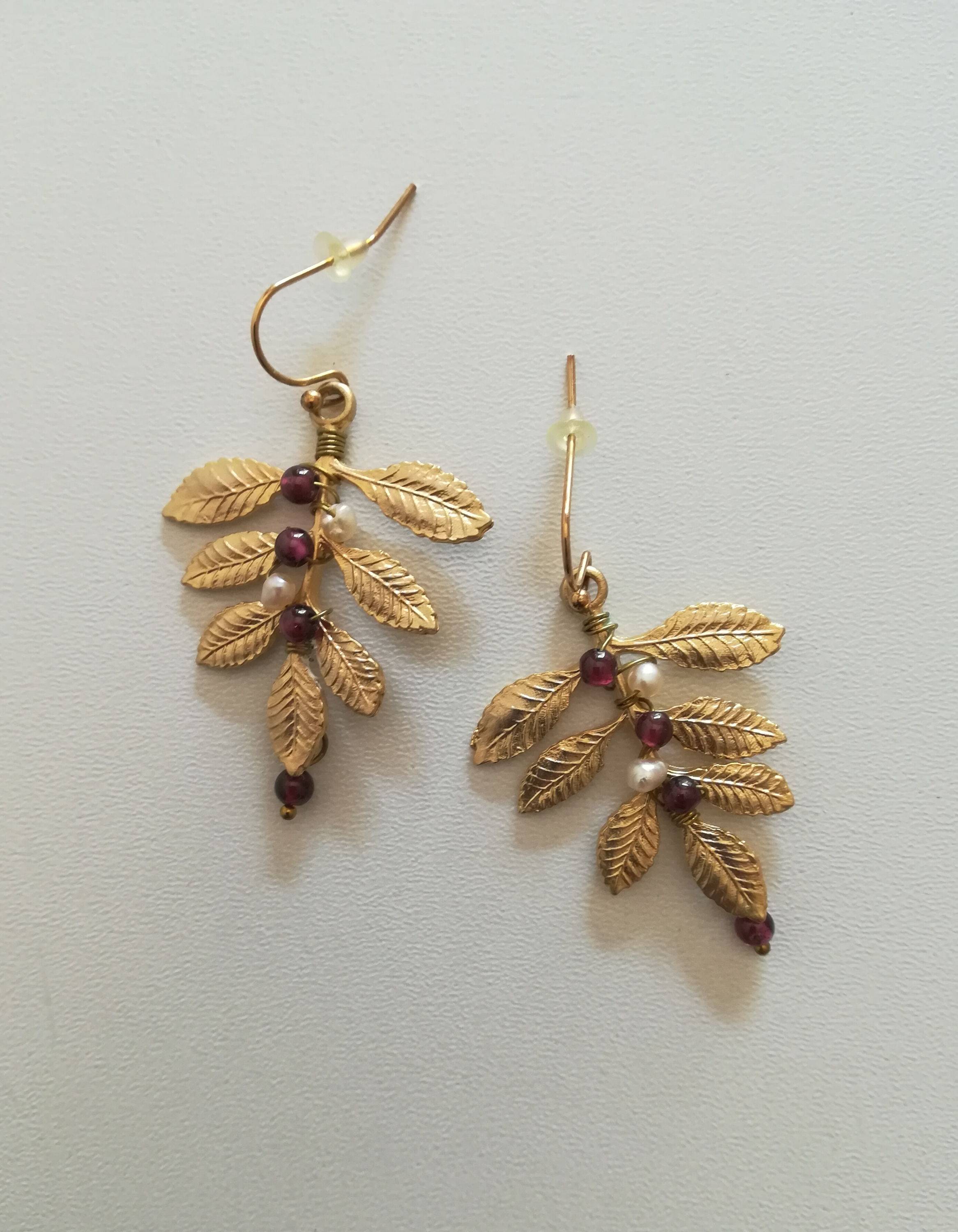 Vends boucles d’oreilles, pendants fantaisie neufs, grenats et perles d’eau douce