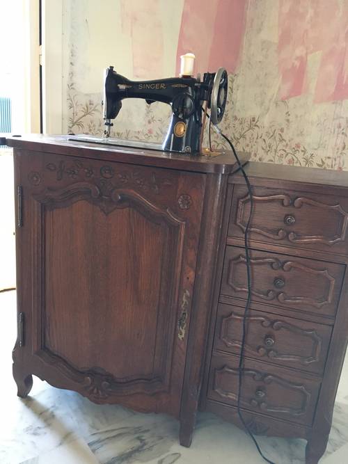 Machine à coudre Singer dans son joli meuble d’origine