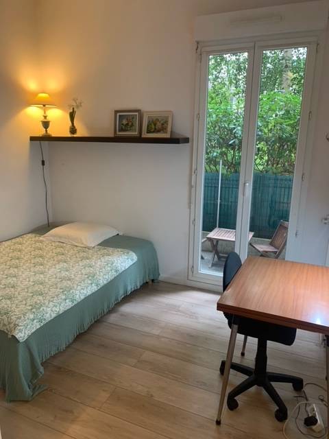 Loue chambre 15m² avec salle de bains individuelle chez l’habitant- Paris 18ème