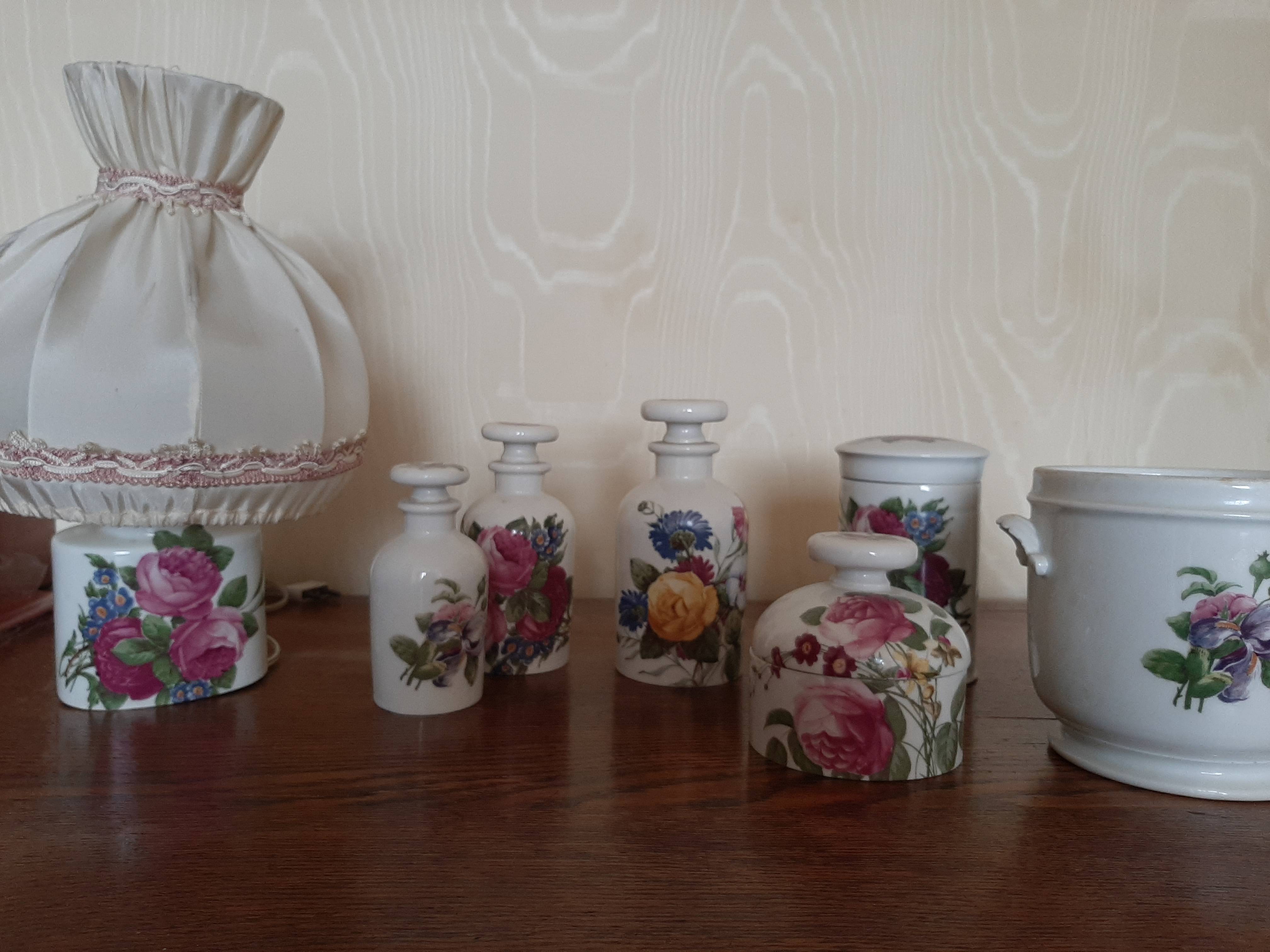Garniture de coiffeuse en porcelaine de Paris