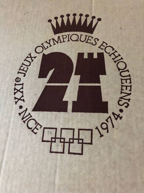 Echiquier, signé par 6 grands champions : Karpov, Petrossian, Korsnoy, Spassky,Nona, Geller