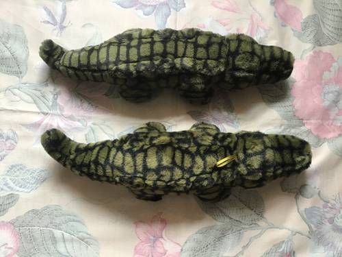 Vends 2 peluches crocodile
