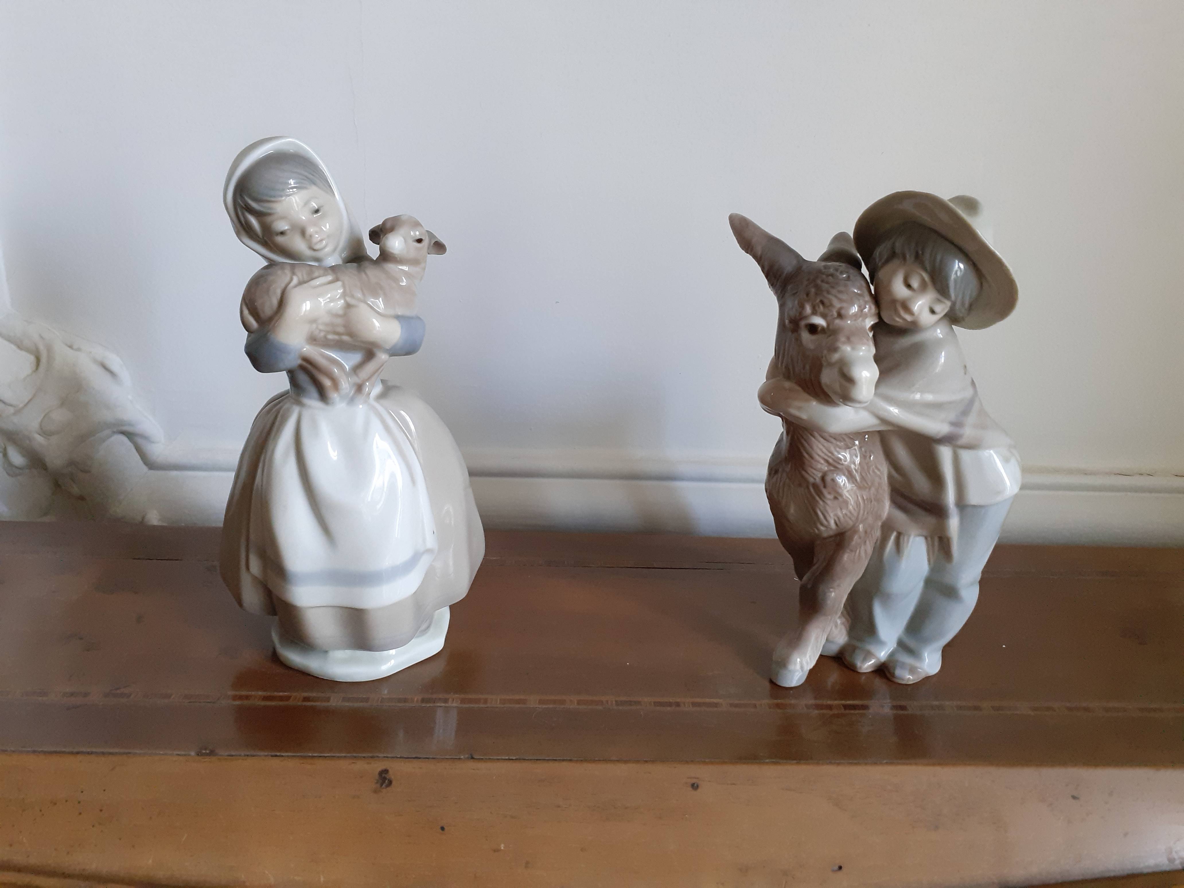 Paire de 2 personnages en porcelaine