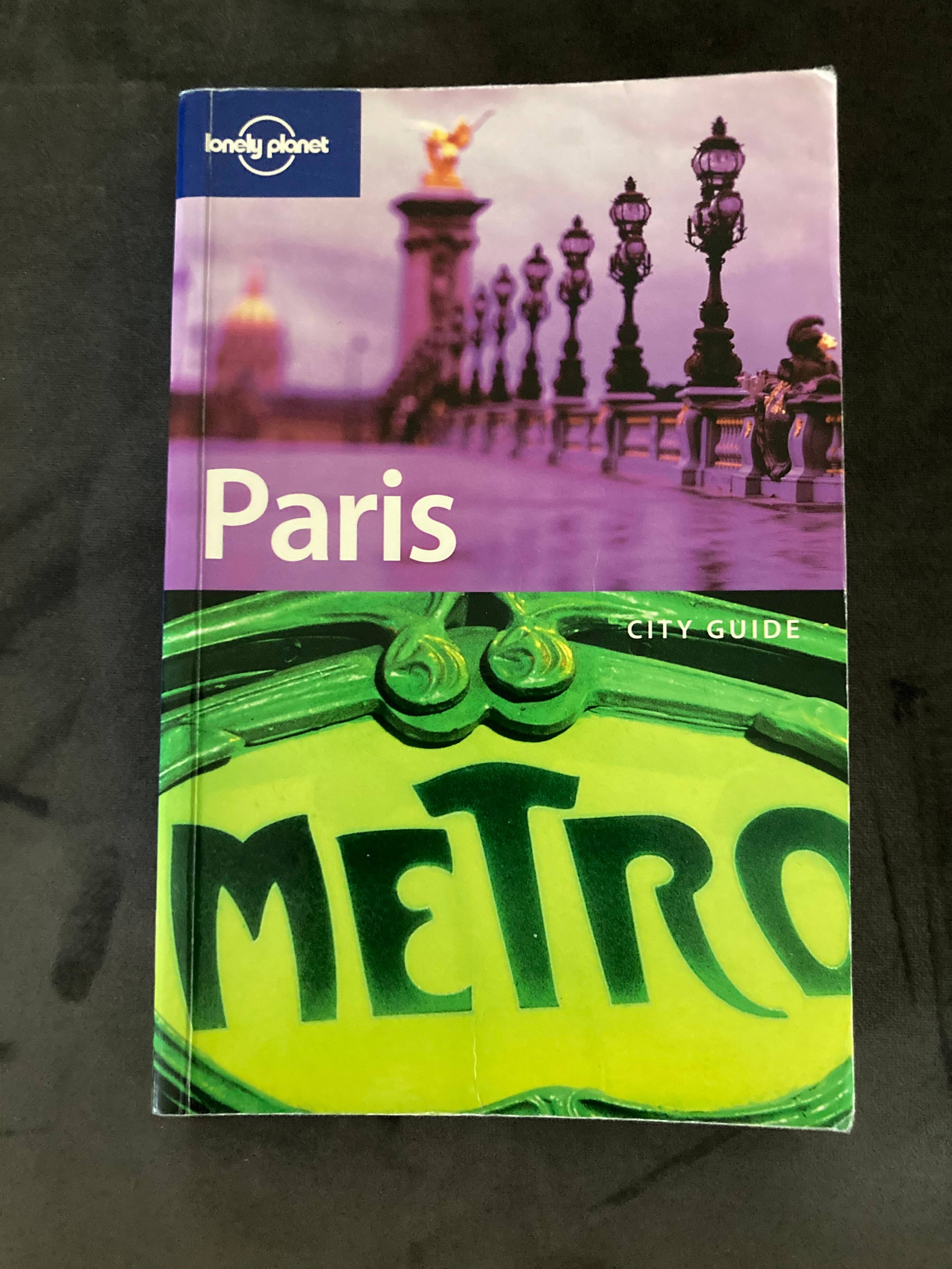 Vends city guide "Paris", Lonely Planet, 2004, English version