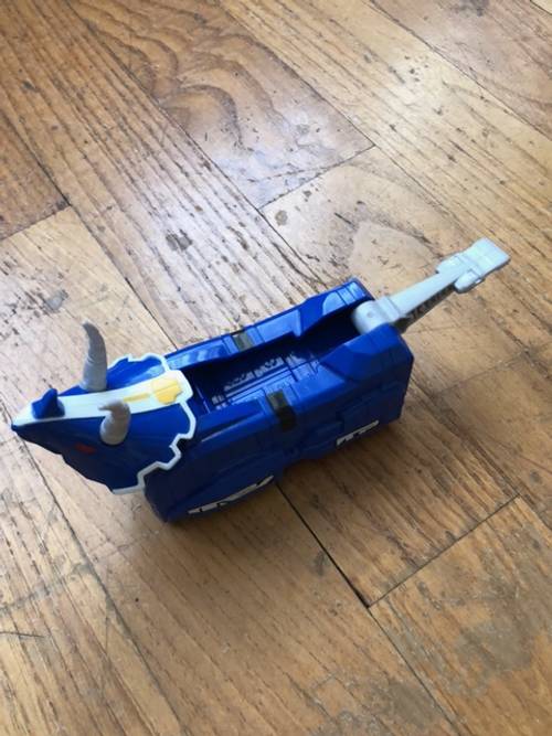 Transformer Triceratops neuf
