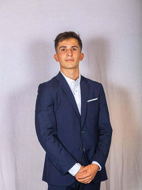 Enzo R.