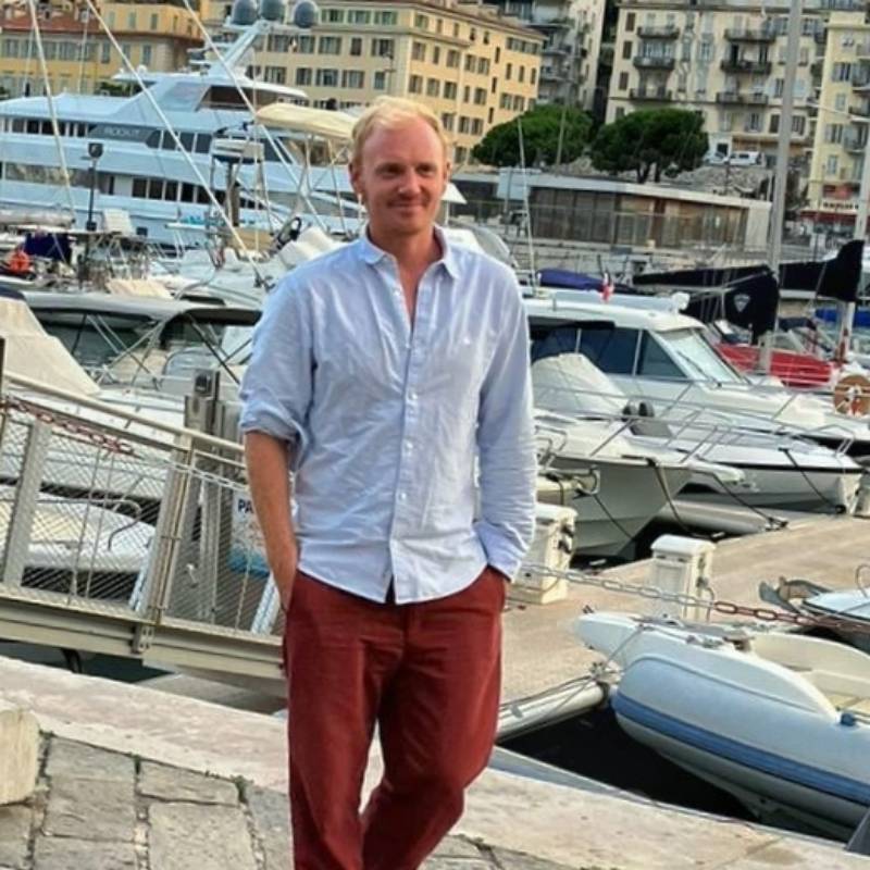 César