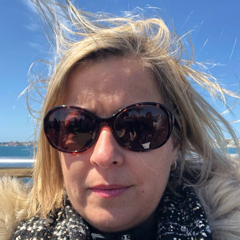 Stéphanie.
