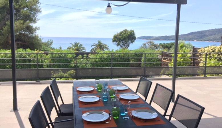 Loue villa climatisée 6 à 10 couchages 3 à 5 chambres - à 50 mètres de la mer - Coggia (20)