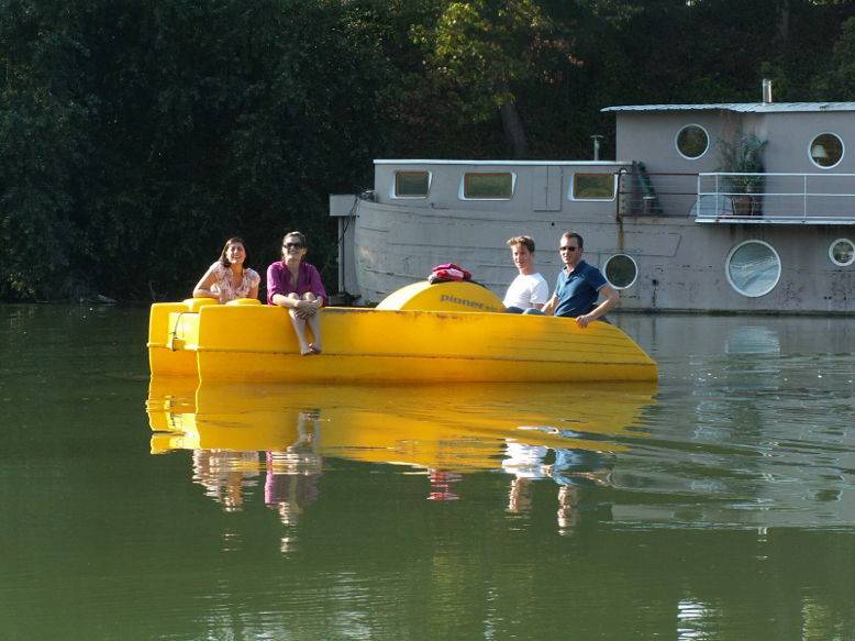 Vends un Pédalo 5 places insubmersible actuellement basé à Neuilly
