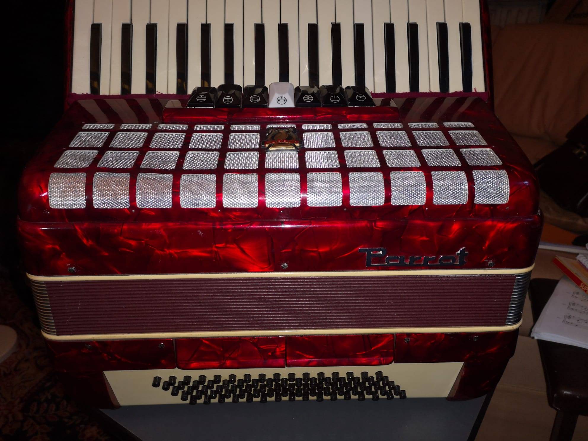 Accordéon Parrot en très bon état