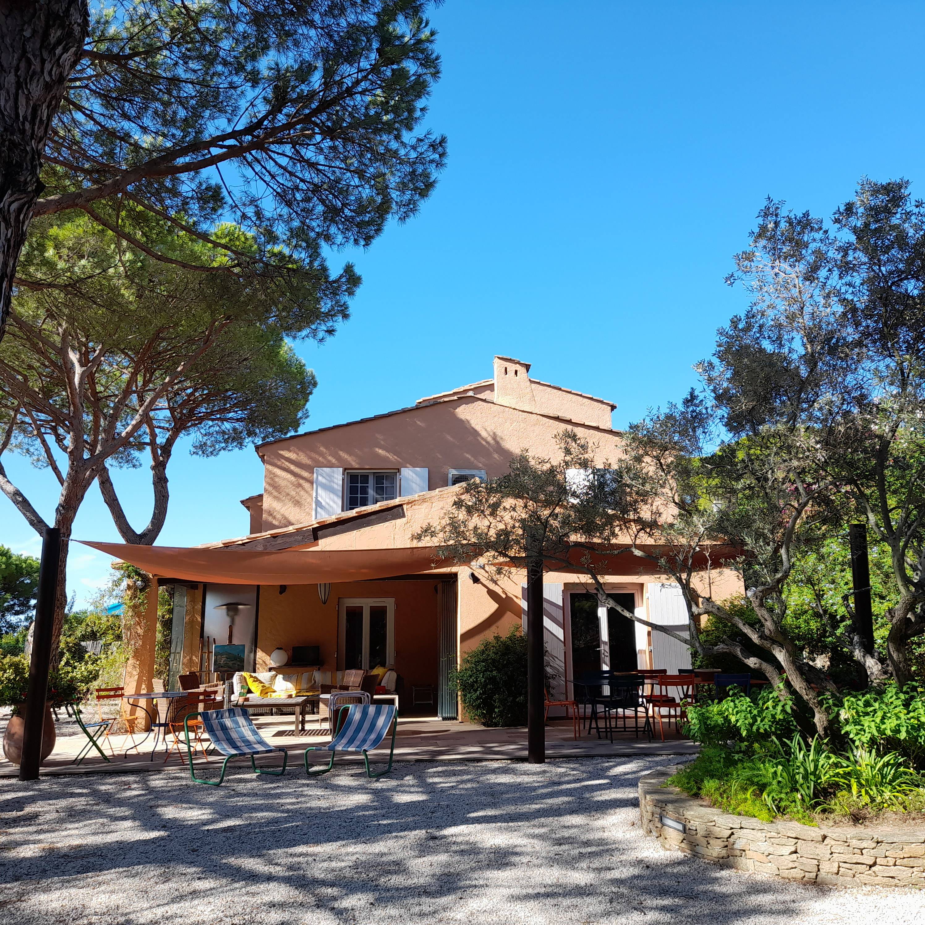 Loue maison de qualité - 4 chambres - 200m de la plage de Gigaro - 8 couchages