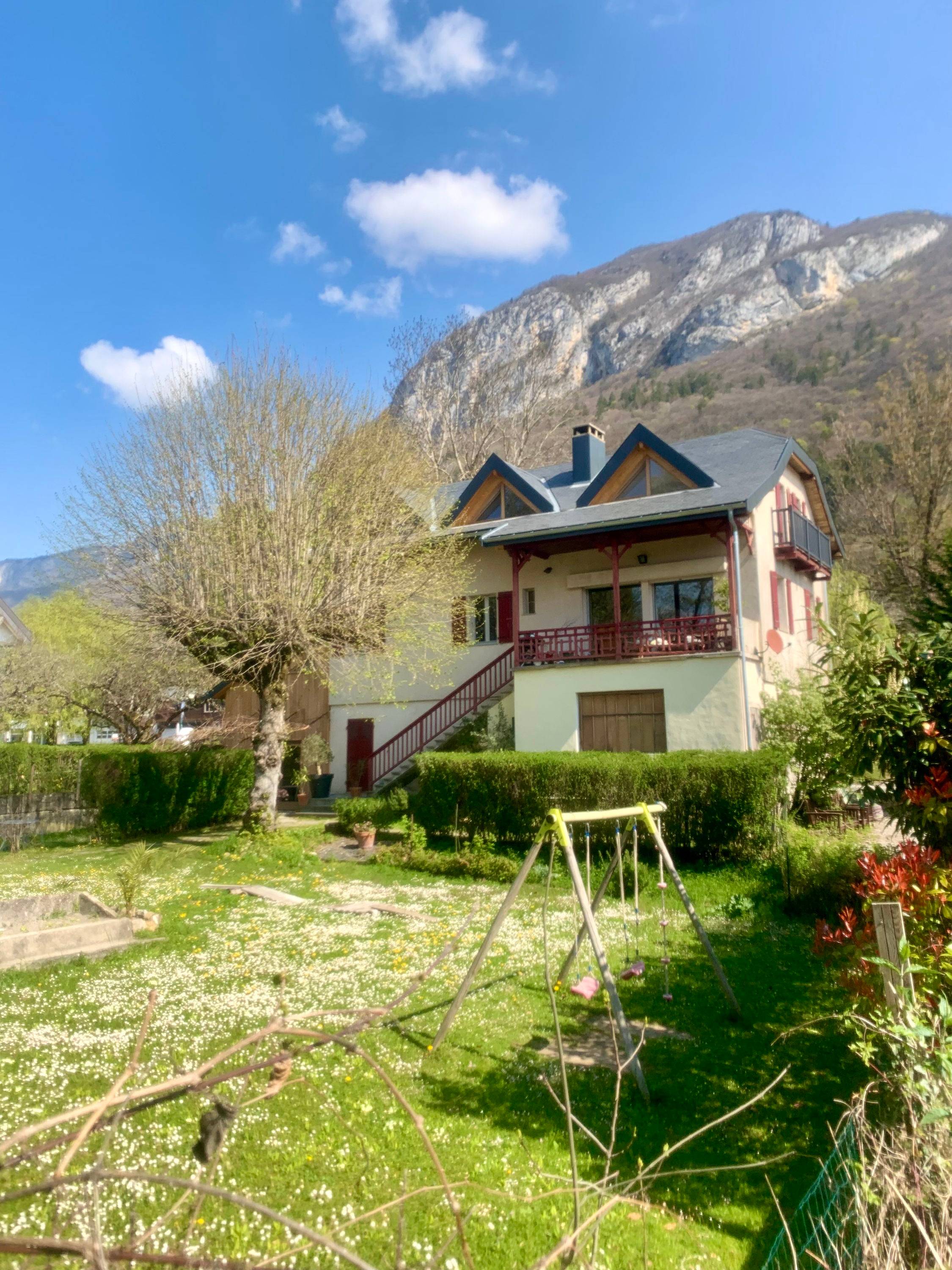 Loue maison familiale avec dépendance neuve - 9/11 couchages - proche lac Menthon-Saint-Bernard (74)
