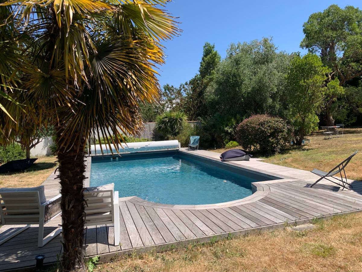 Loue maison familiale avec piscine chauffée et grand jardin - 4 chambres, 8 couchages - La Rochelle (17)